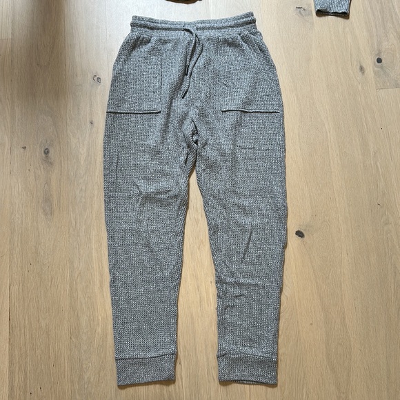 2 Piece Set! Grey waffle hoodie and pants set! - Picture 4 of 9